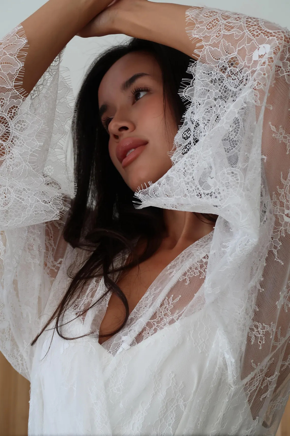 Dantel Uzun Sabahlık & İpeksi Saten Gecelik Takımı