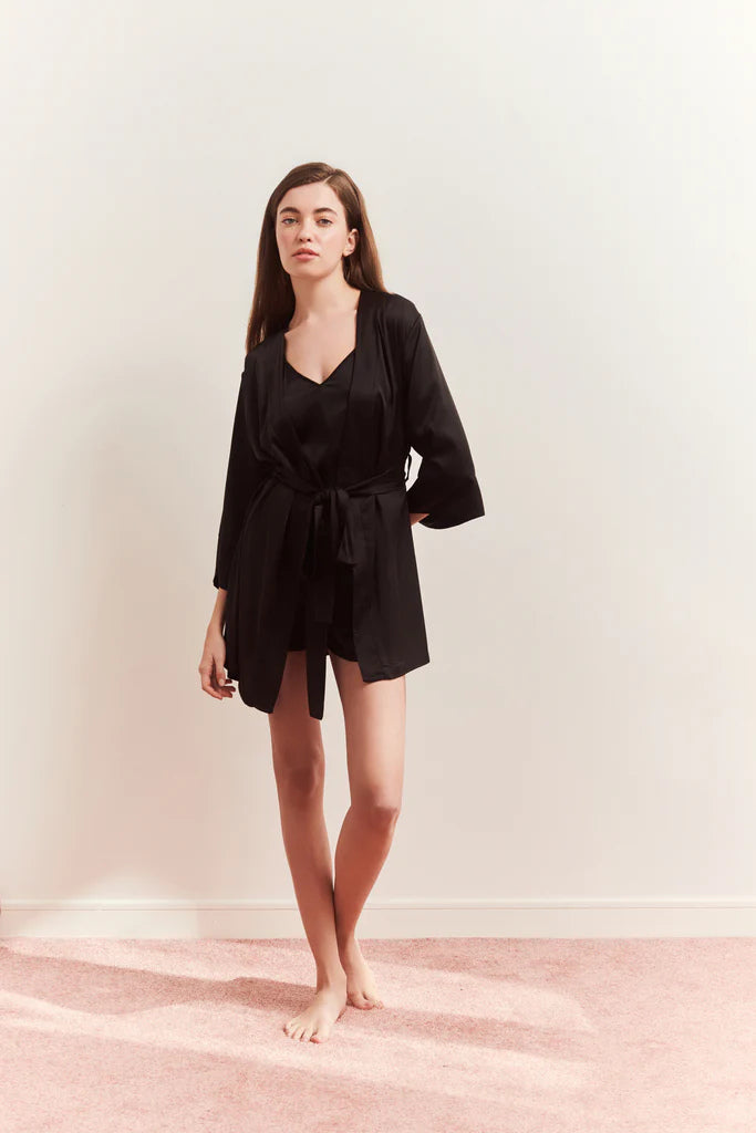 İpeksi Saten Kısa Manşetli Siyah Sabahlık